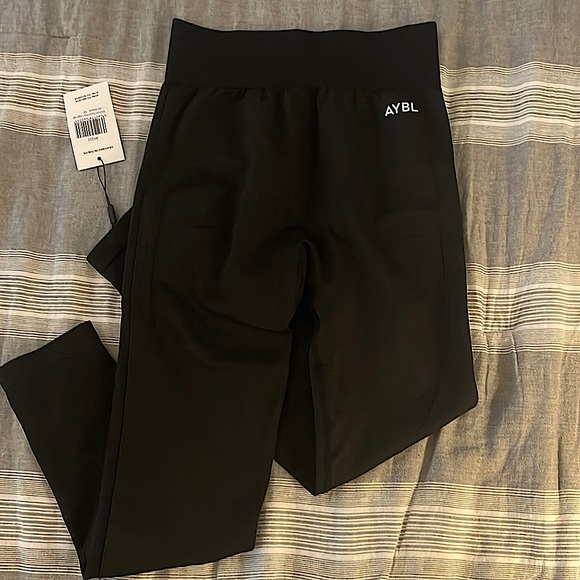 AYBL Pants - Aybl- Size medium, Jet black motion seamless leggings